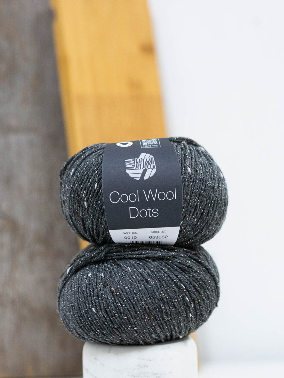 Cool Wool Dots 010 Donkergrijs